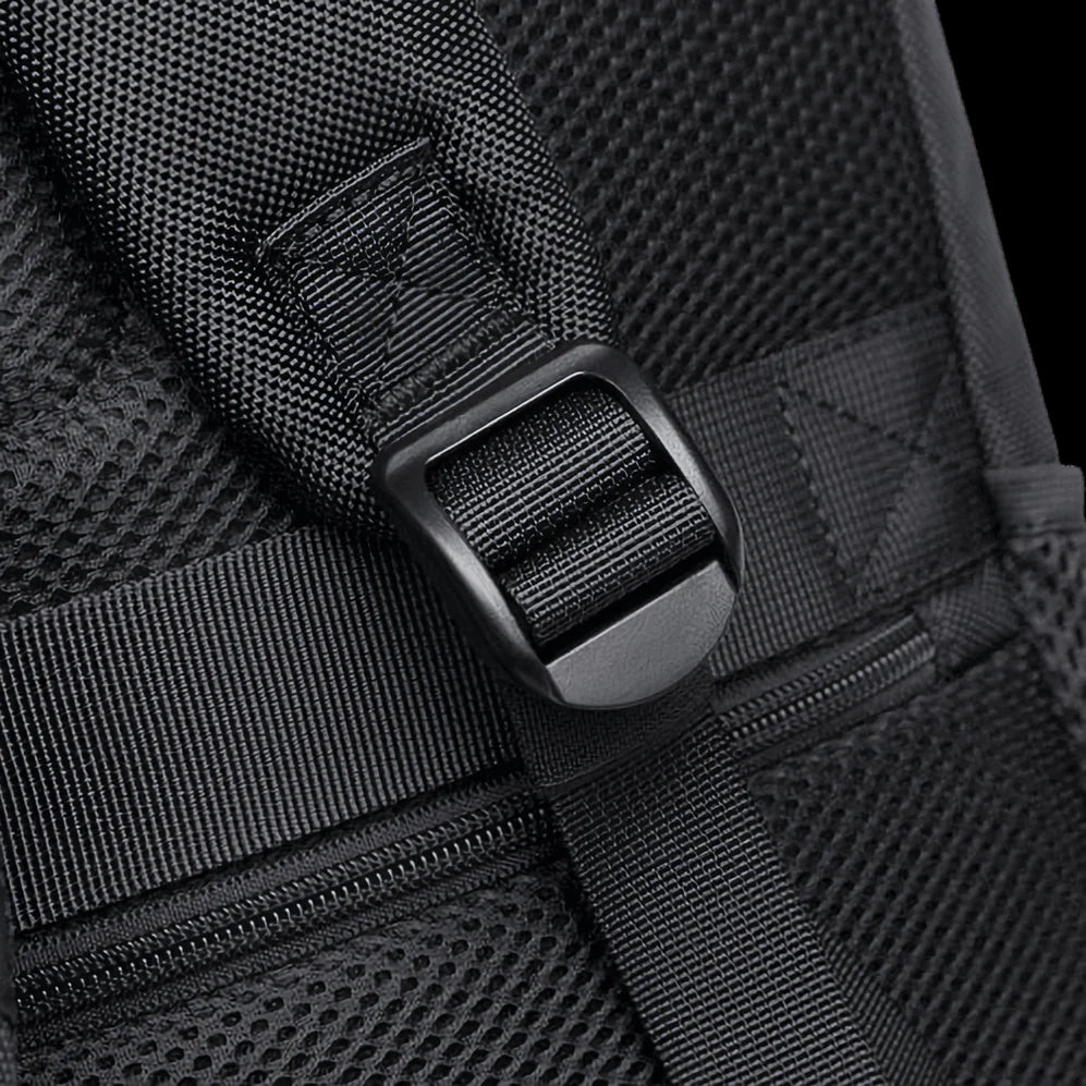 Cliché d’une sangle de sac à dos ordinateur pour homme Nova One avec boucle ajustable