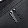 Tissu noir texturé avec deux tirettes de fermeture pour Sac à dos ordinateur Nova One