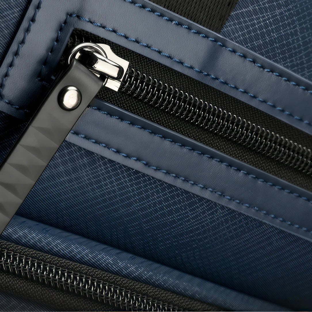 Zoom sur un sac à dos PC 17 pouces femme Ellya avec fermeture éclair métallique et tirette décorative