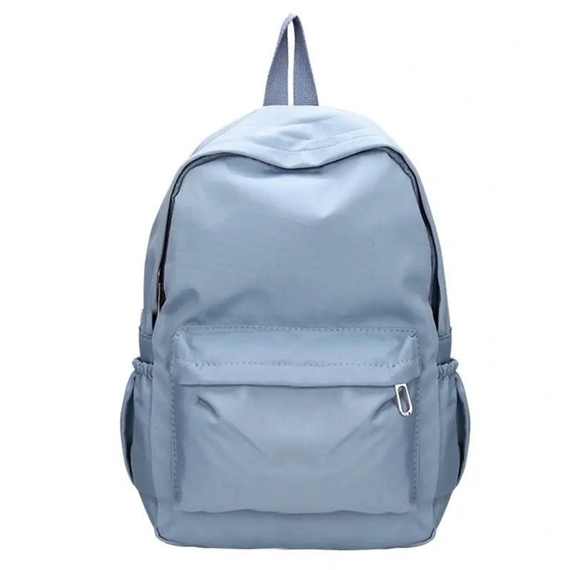 Sac à dos petite fille en nylon bleu clair avec poche frontale et poches latérales