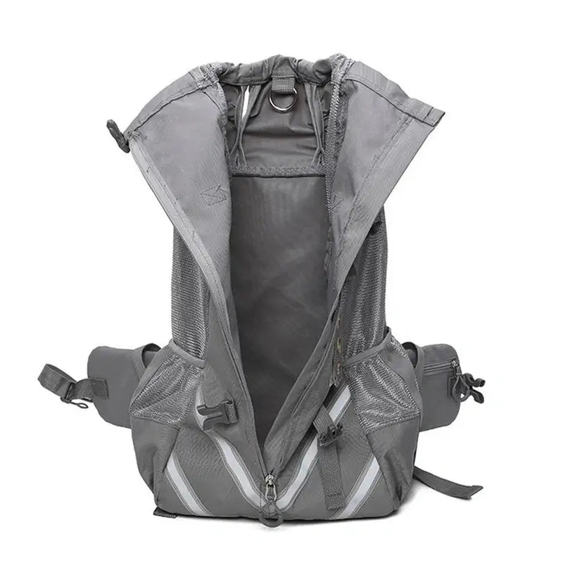 Sac à dos pour chien gris ouvert avec bandes réfléchissantes et poches en mesh