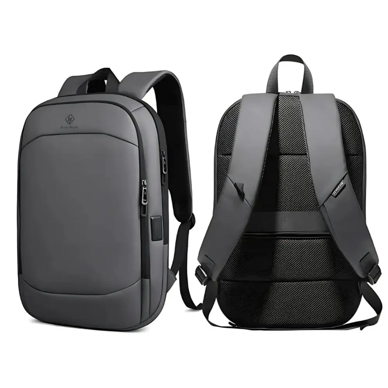 Deux vues du sac à dos étanche pour ordinateur 17 pouces BackGuard avec port USB