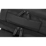 Vue rapprochée d’un sac à dos pour ordinateur portable homme en tissu noir avec plusieurs compartiments zippés