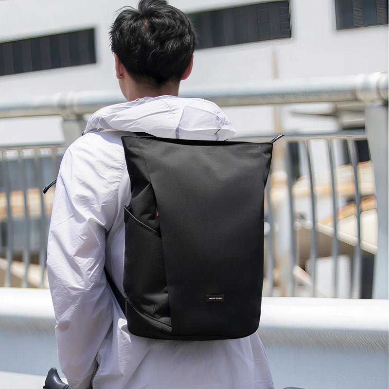 Sac à dos Quasar I 16 pouces Ryden en noir avec poche latérale extérieure