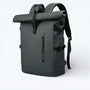 Sac à dos roll-top imperméable gris foncé, design moderne sleek