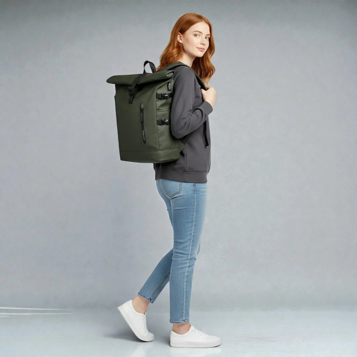 Sac à dos roll-top imperméable vert olive avec sangles et fermetures noires