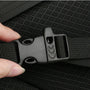 Boucle en plastique noir sur une sangle en tissu noir du Sac à dos roll top noir PC 15,6 pouces