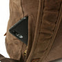 Sac à dos rétro en toile marron avec smartphone dans la poche latérale ouverte