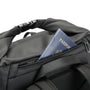 Sac à dos roll top urbain Polaris noir avec passeport dans la poche extérieure zippée