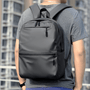 Sac à dos scolaire casual noir avec plusieurs compartiments zippés et poches latérales