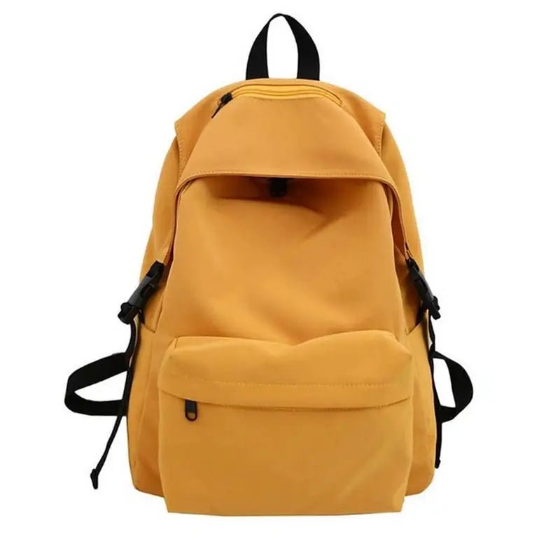 Sac à dos scolaire en toile jaune moutarde avec plusieurs compartiments et bretelles noires