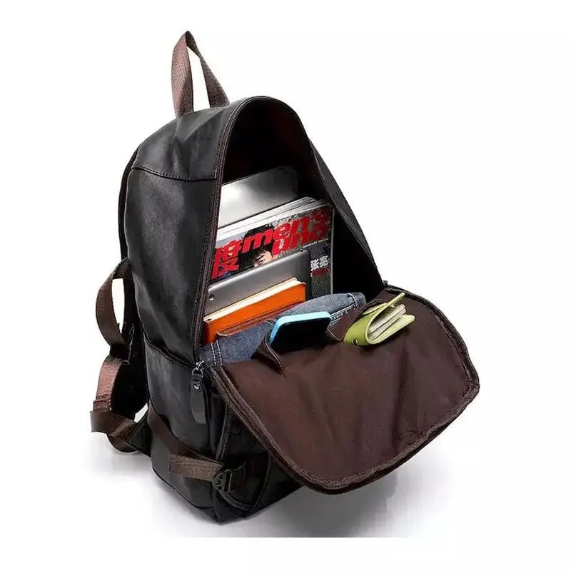 Sac à dos simili cuir homme sombre avec compartiment principal ouvert et poche avant montrant livres, portefeuille et téléphone