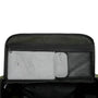 Vue intérieure du Sac à dos sport 40l avec poche en filet zippée contenant une tablette, une souris et un portefeuille