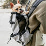 French Bulldog dans un sac à dos de transport chien 20kg gris avec poches en mesh