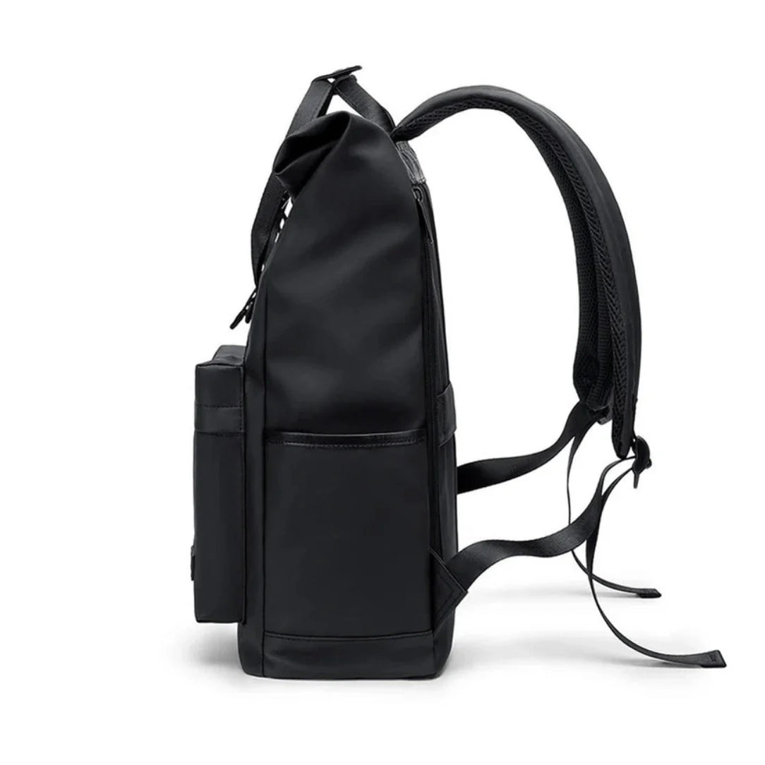 Sac à dos urbain imperméable Nostra noir avec bretelles rembourrées et poches latérales