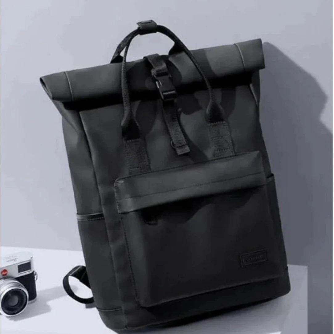 Sac à dos urbain imperméable Nostra avec rabat, poche frontale et boucle