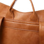 Sac à dos vintage femme en similicuir tan avec anses robustes et coutures soignées