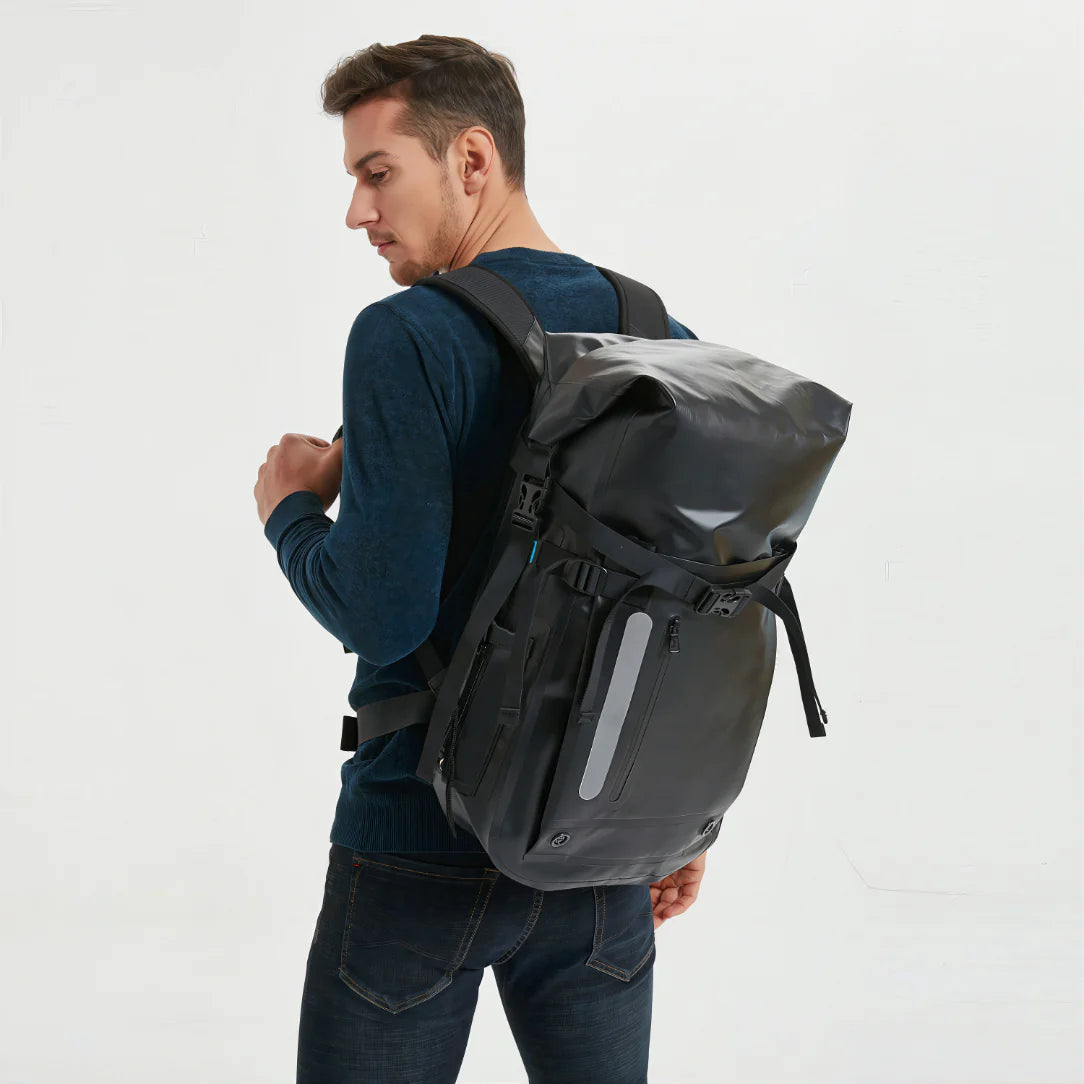 Sac à dos waterproof de randonnée noir avec bande réfléchissante