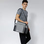 Sac isotherme bandoulière 27L gris et noir avec plusieurs compartiments et sangle