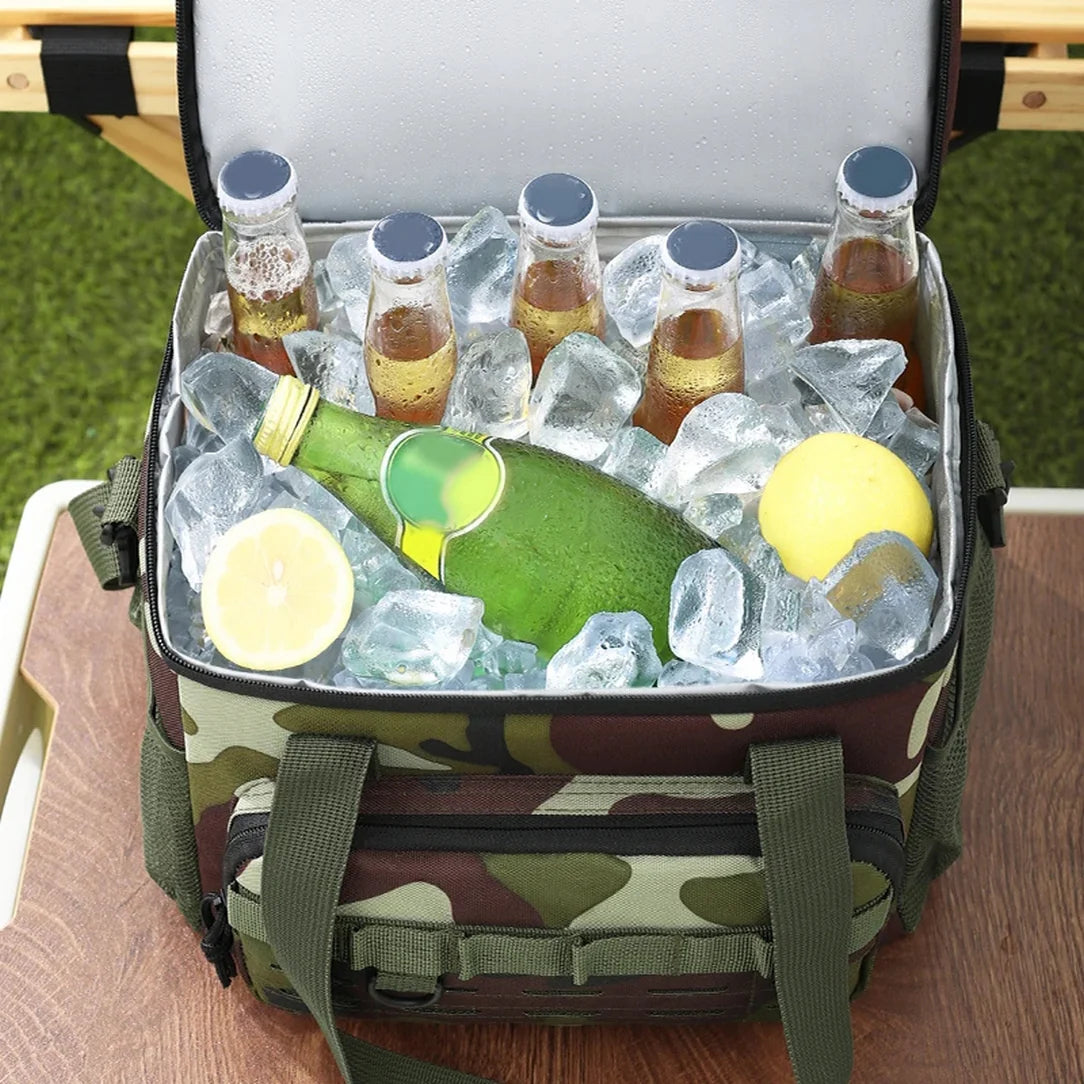 Sac isotherme camouflage avec motif de camouflage rempli de boissons et de glace